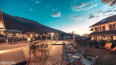 Bar & Restaurant Albertville · Hôtel Base Camp Lodge