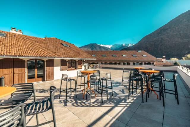 Hôtel Spa Savoie, Base Camp Lodge Albertville, Cocktail en terrasse