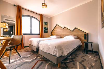 ⇒ Base Camp Lodge · Hotel Albertville - chambre