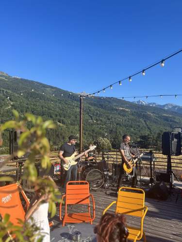 Bar & Restaurant Albertville · Base Camp Lodge Hotel