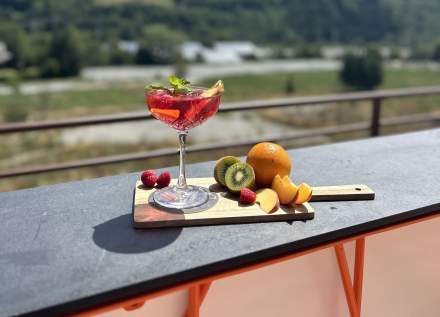 Bar & Restaurant Albertville · Base Camp Lodge Hotel