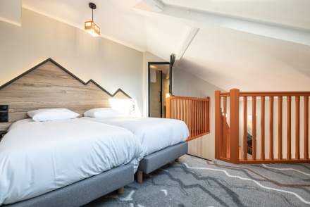 Hôtel Albertville Centre-Ville · Base Camp Lodge